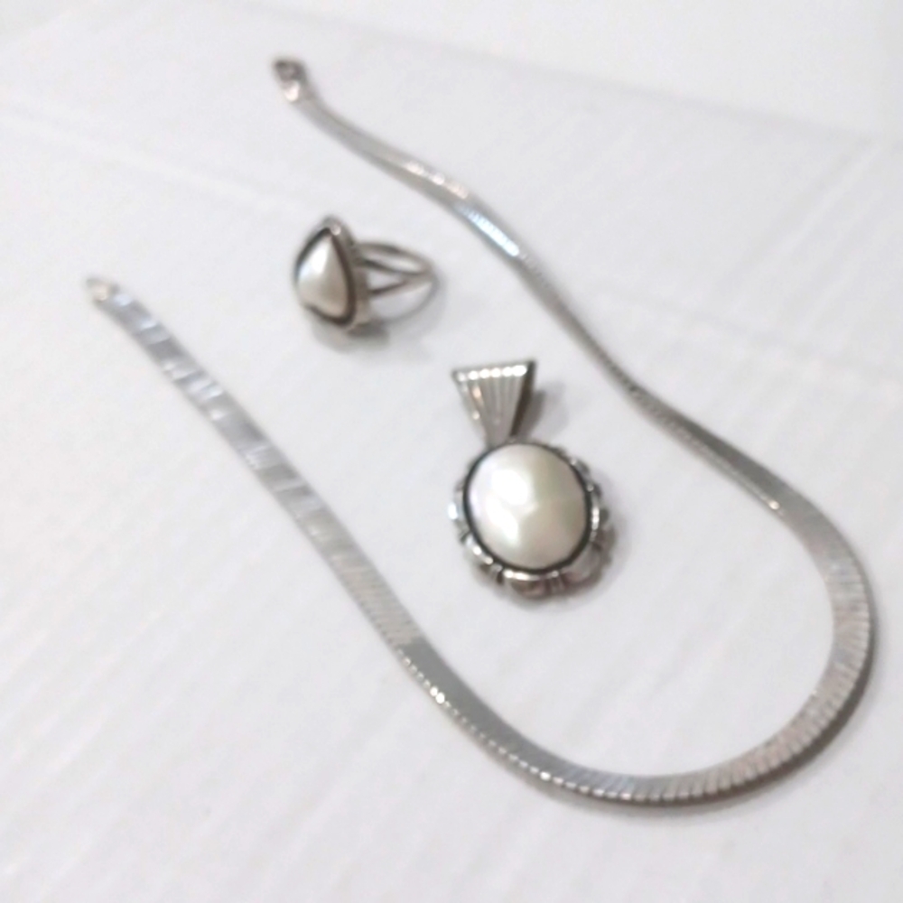 STERLING SILVER 925 SS CHAIN WITH GENUINE MABE PEARL PENDANT & RING ON SS